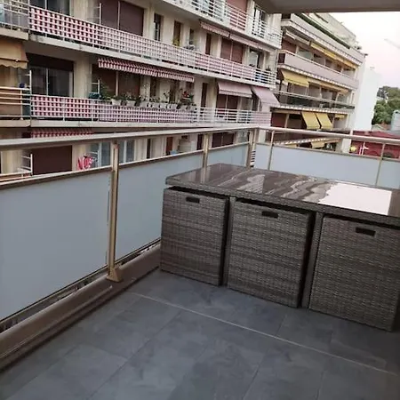 Emplacement De Premier Ordre En Bas Des Plages Et Des Commerces 아파트 *