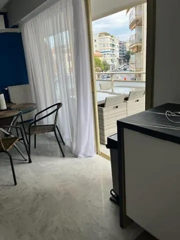 Emplacement De Premier Ordre En Bas Des Plages Et Des Commerces 胡安莱潘